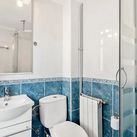 Spacious 5-bedroom In Apartament *