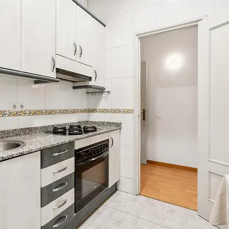 Apartament Spacious 5-bedroom In *