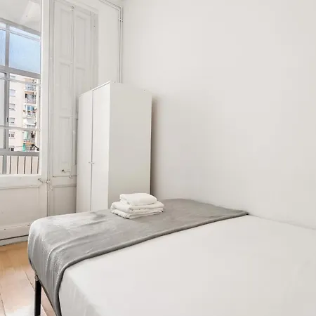 Spacious 5-bedroom In Barselona