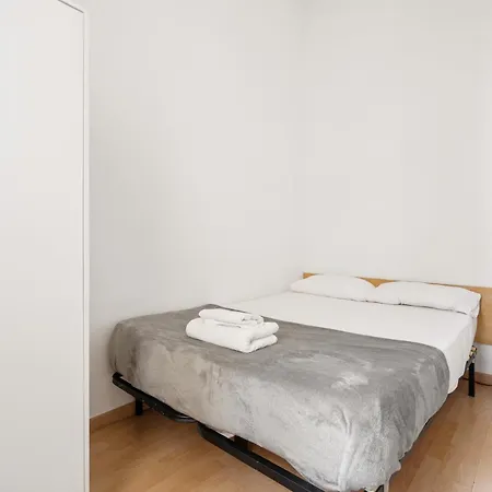 Spacious 5-bedroom In Barselona