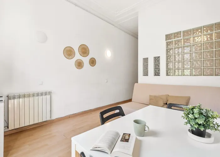 5br For 7 Elevator Walk To Sant Antoni Lejlighed