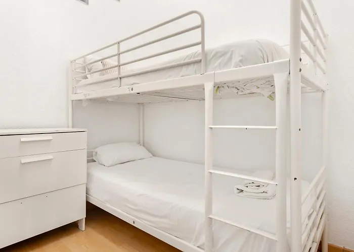 5br For 7 Elevator Walk To Sant Antoni Lejlighed Barcelona
