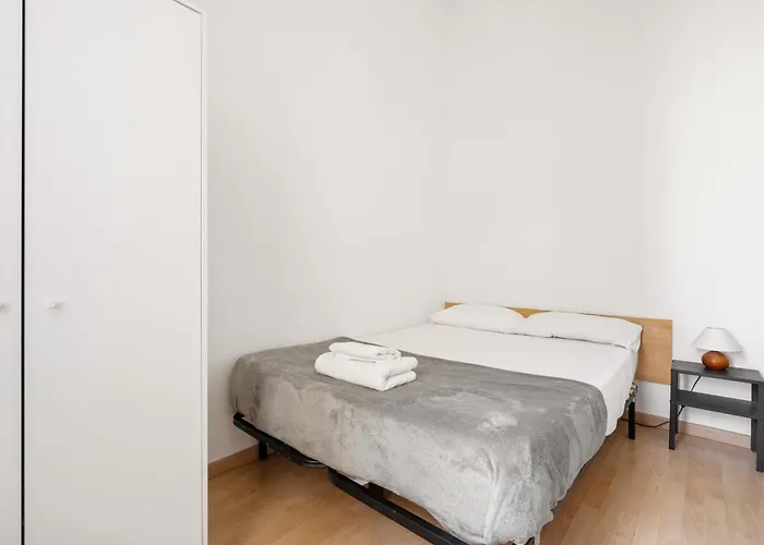 5br For 7 Elevator Walk To Sant Antoni Barcelona